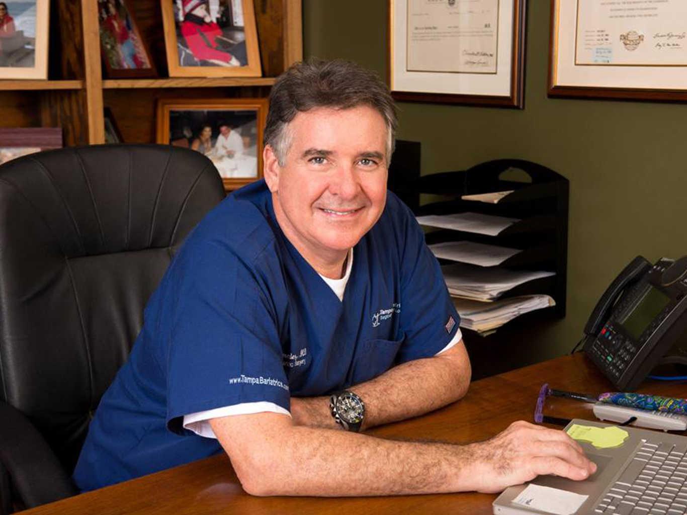 Dr. Fernández